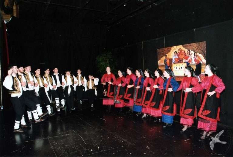 2004 Διαδρομές στην Παράδοση