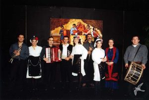 2004 Διαδρομές στην Παράδοση