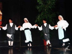 2004 Διαδρομές στην Παράδοση