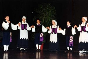 2004 Διαδρομές στην Παράδοση