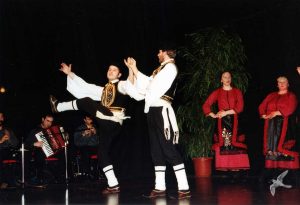 2004 Διαδρομές στην Παράδοση