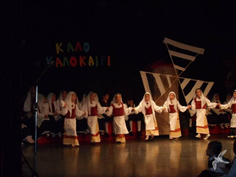 2013 “Κοίτα Μάνα πως Χορεύω”