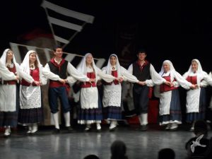 2013 “Κοίτα Μάνα πως Χορεύω”