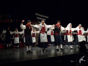 2013 “Κοίτα Μάνα πως Χορεύω”