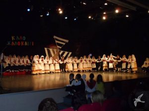 2013 “Κοίτα Μάνα πως Χορεύω”