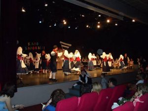 2013 “Κοίτα Μάνα πως Χορεύω”