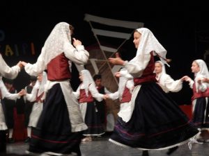 2013 “Κοίτα Μάνα πως Χορεύω”