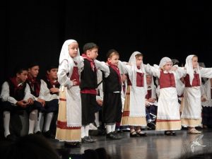 2013 “Κοίτα Μάνα πως Χορεύω”