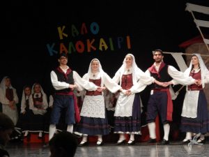 2013 “Κοίτα Μάνα πως Χορεύω”