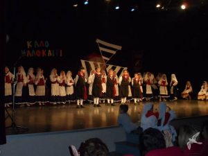 2013 “Κοίτα Μάνα πως Χορεύω”