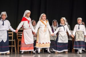 2017 “Πιάστε το χορό μικροί, μεγάλοι”