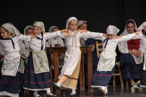 2017 “Πιάστε το χορό μικροί, μεγάλοι”