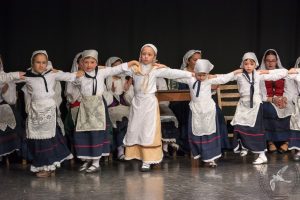 2017 “Πιάστε το χορό μικροί, μεγάλοι”