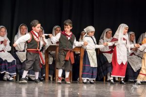 2017 “Πιάστε το χορό μικροί, μεγάλοι”