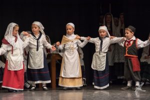 2017 “Πιάστε το χορό μικροί, μεγάλοι”