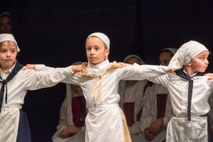 2017 “Πιάστε το χορό μικροί, μεγάλοι”