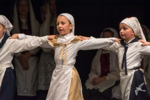 2017 “Πιάστε το χορό μικροί, μεγάλοι”