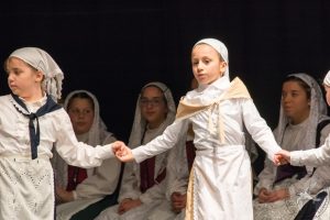 2017 “Πιάστε το χορό μικροί, μεγάλοι”