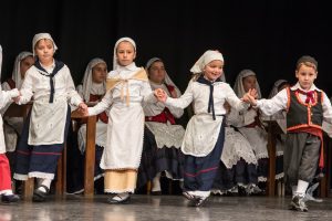 2017 “Πιάστε το χορό μικροί, μεγάλοι”