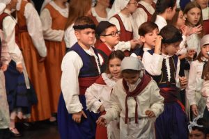 2020 “Πιάστε το χορό μικροί, μεγάλοι”