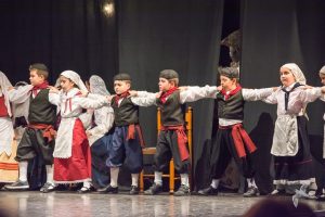 2017 “Πιάστε το χορό μικροί, μεγάλοι”