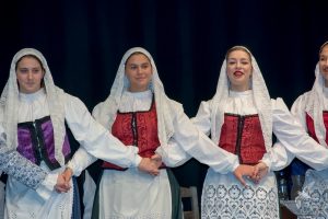 2017 “Πιάστε το χορό μικροί, μεγάλοι”