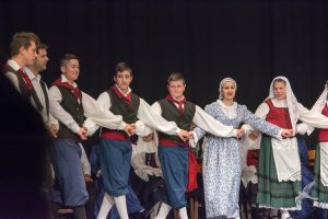 2017 “Πιάστε το χορό μικροί, μεγάλοι”