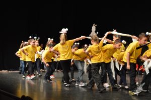 2015 “Χορεύω, παίζω και χαμογελώ”