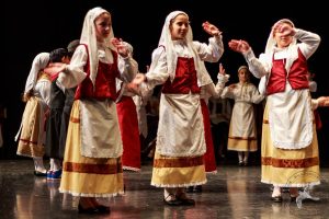 2017 “Πιάστε το χορό μικροί, μεγάλοι”