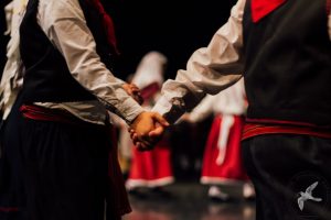 2017 “Πιάστε το χορό μικροί, μεγάλοι”