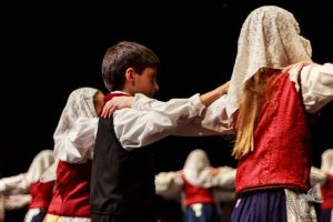 2017 “Πιάστε το χορό μικροί, μεγάλοι”