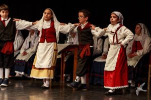 2017 “Πιάστε το χορό μικροί, μεγάλοι”