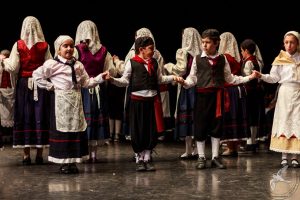 2017 “Πιάστε το χορό μικροί, μεγάλοι”