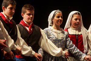 2017 “Πιάστε το χορό μικροί, μεγάλοι”