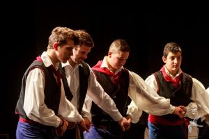 2017 “Πιάστε το χορό μικροί, μεγάλοι”