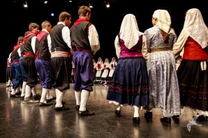 2017 “Πιάστε το χορό μικροί, μεγάλοι”