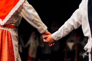 2017 “Πιάστε το χορό μικροί, μεγάλοι”