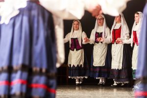 2017 “Πιάστε το χορό μικροί, μεγάλοι”